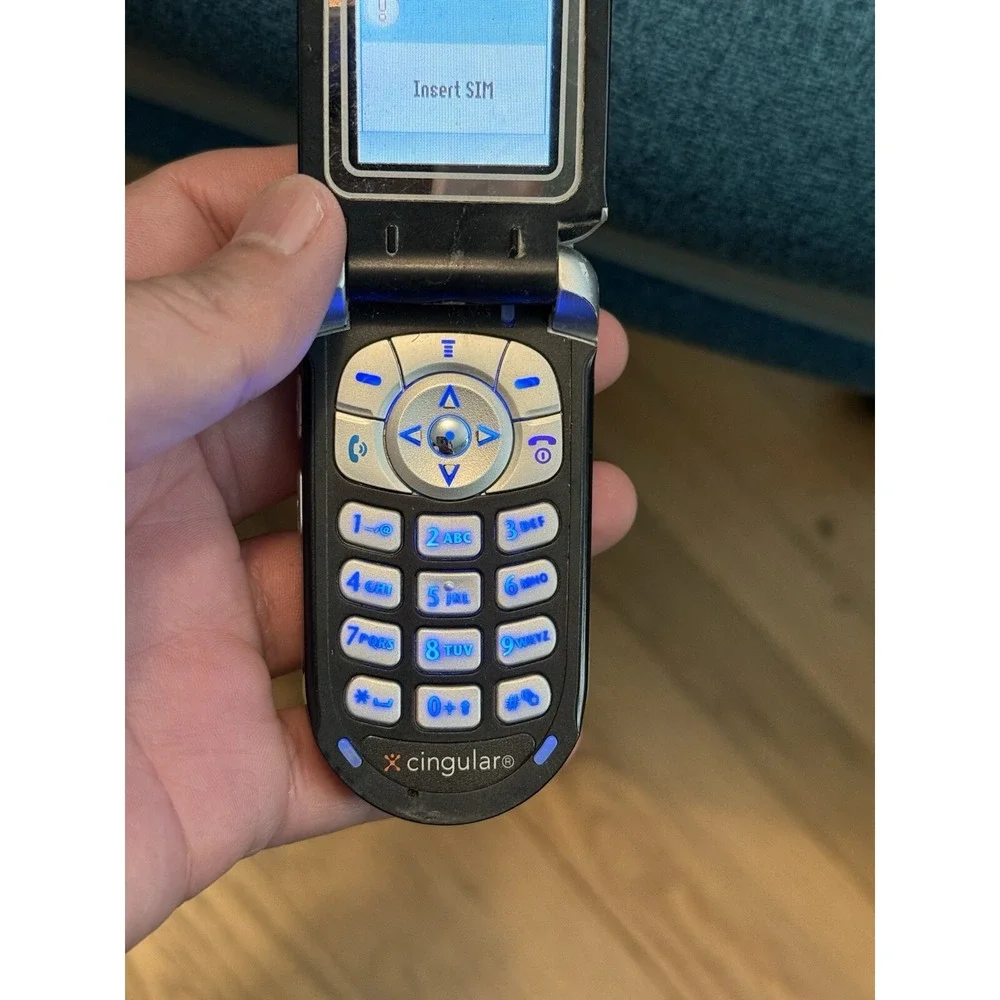 Motorola V180 Black 128x128 Pixels Display Single-SIM (Cingular) Flip Cell Phone
